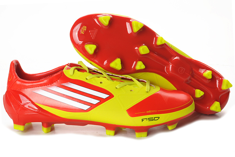 NUEVOS MATERIALES: BOTAS DE FÚTBOL SINTÉTICAS E INTELIGENTES NUEVOS MATERIALES: BOTAS DE FÚTBOL SINTÉTICAS E INTELIGENTES